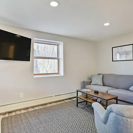 Charming Beacon Apt With Fire Pit Near Hiking! Exterior photo