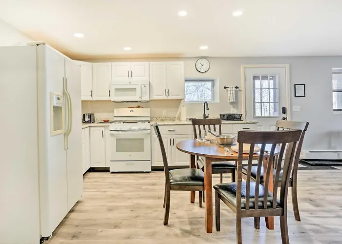 Charming Beacon Apt With Fire Pit Near Hiking!