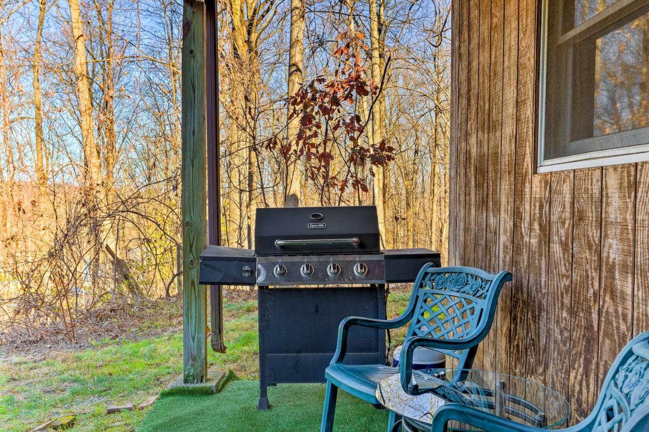 Charming With Fire Pit Near Hiking! Apartment